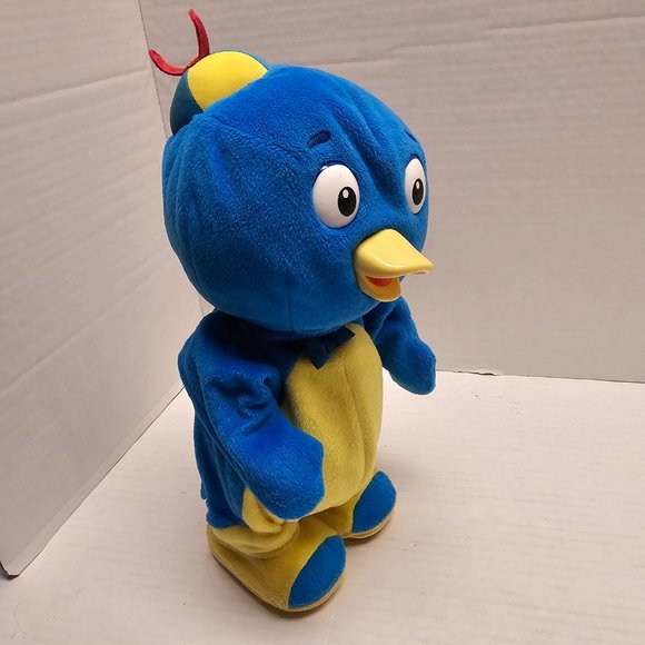 Pablo Fisher Price Nick Jr Backyardigans Sing & Spin Interactive Blue Penguin - Picture 3 of 16
